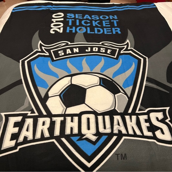 San Jose QUAKES Shirt and Add Ons - Picture 2 of 4